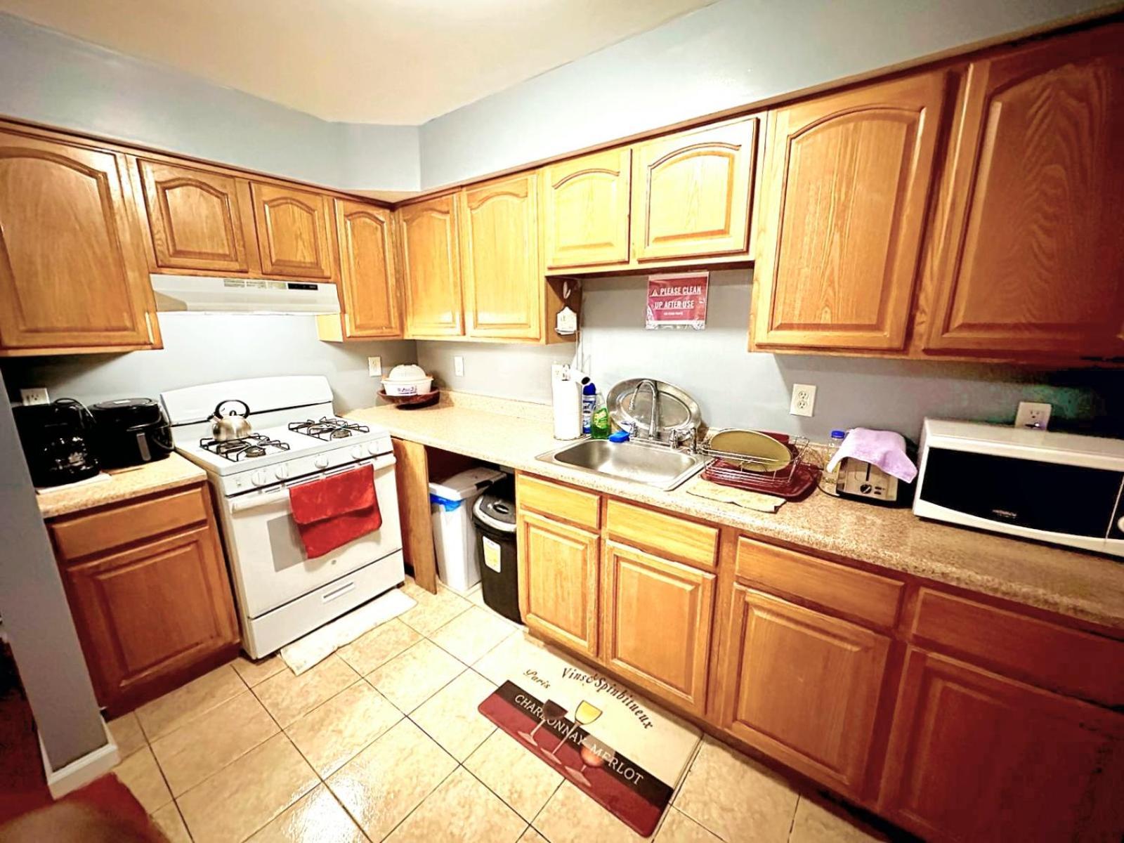 Divine Villa And Resorts 67 Sherman 5Mins To Ewr Airport And 4Mins To Penn Station Newark, 20Mins To New York Bagian luar foto